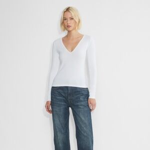 ISO Aritzia TNA HomeStretch V-Neck Longsleeve in White NWT Size Large